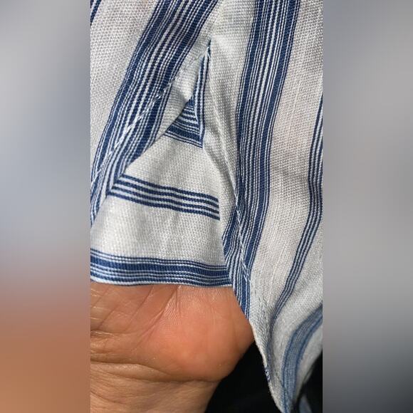 Frame Button-Down Top - Picture 4 of 9